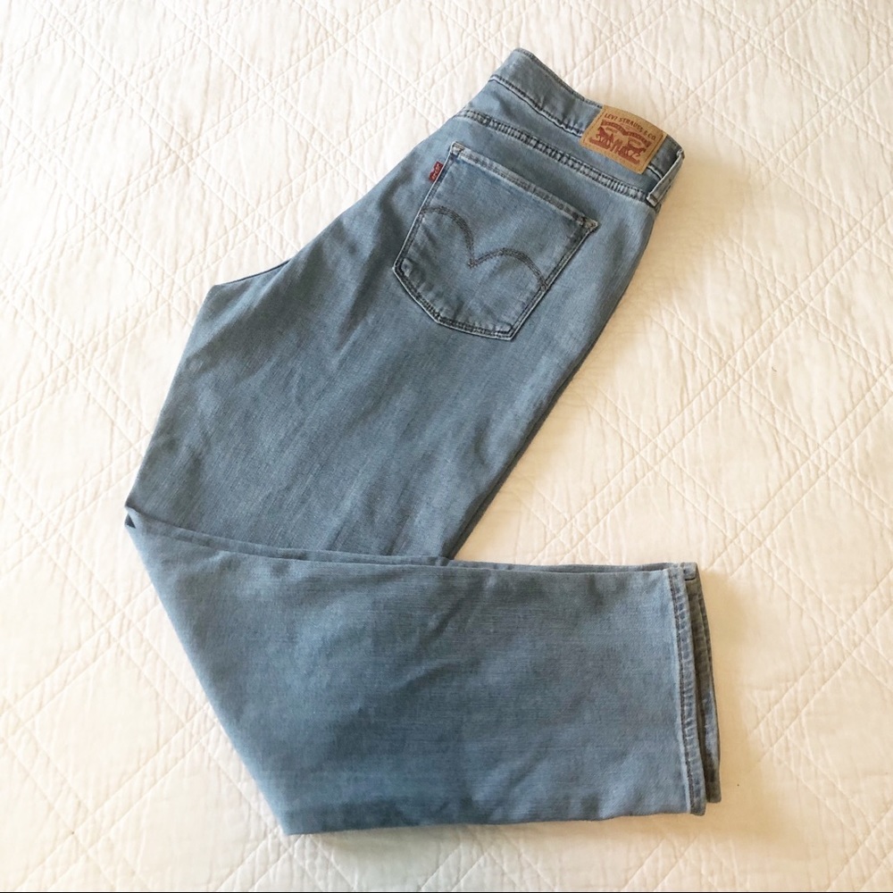 Levi’s 724 High Rise Straight Cropped Jean